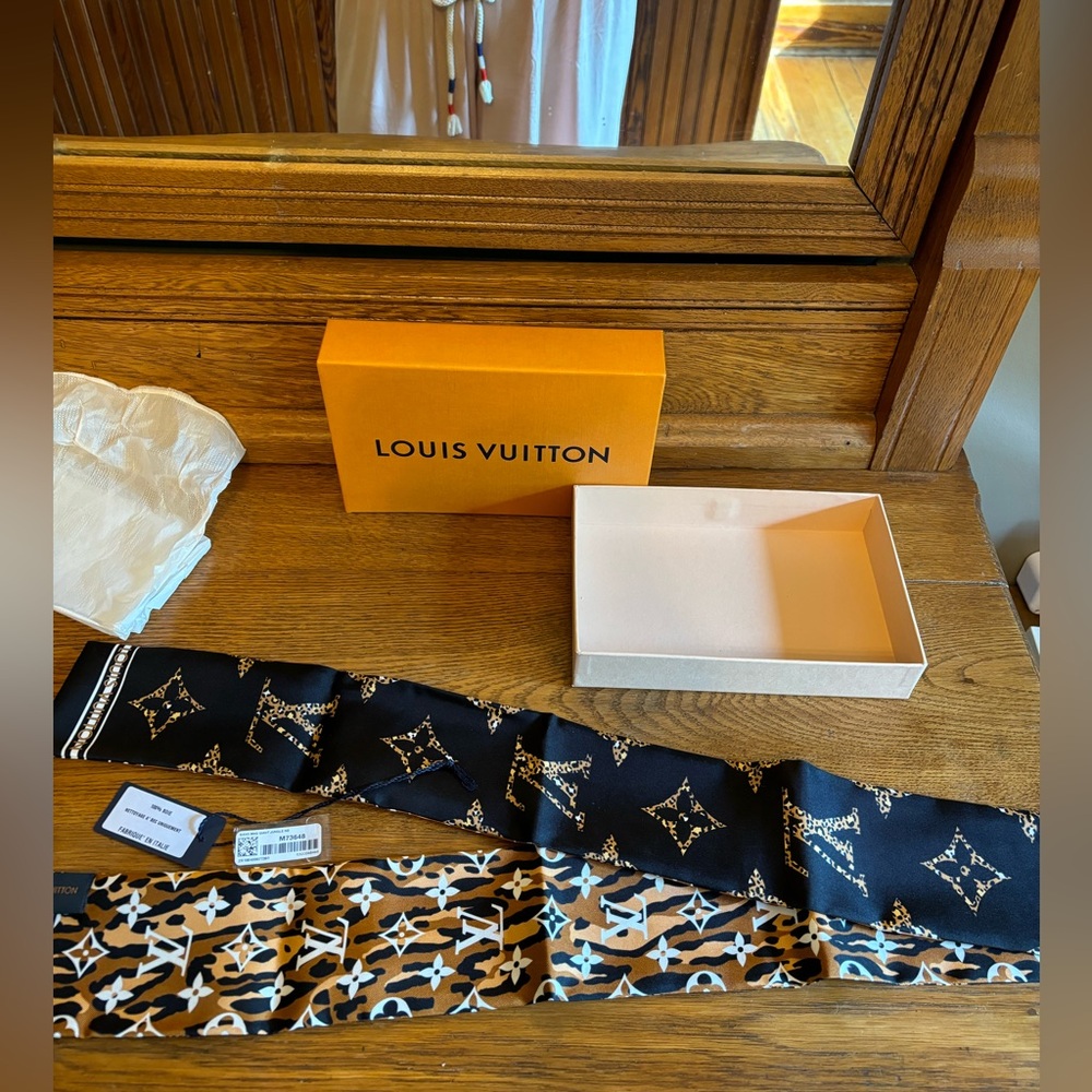 Louis Vuitton authentic silk scarf RARE limited edition print! NEW!